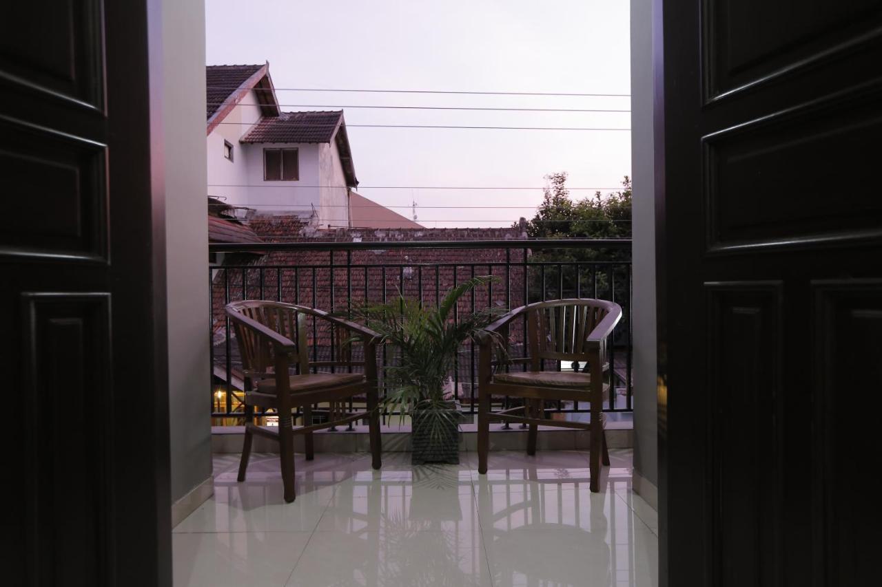 Hotel Atalie Malioboro By Natt'S Hospitality Джокьякарта Экстерьер фото